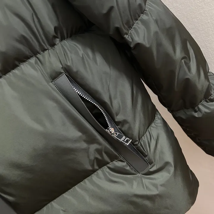 プラダ 暖かい ダウン