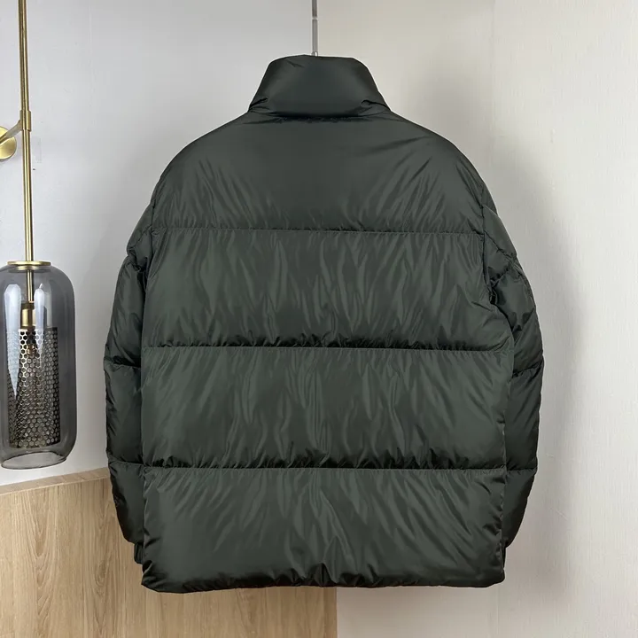 Prada ミディアムウェイトダウンジャケット