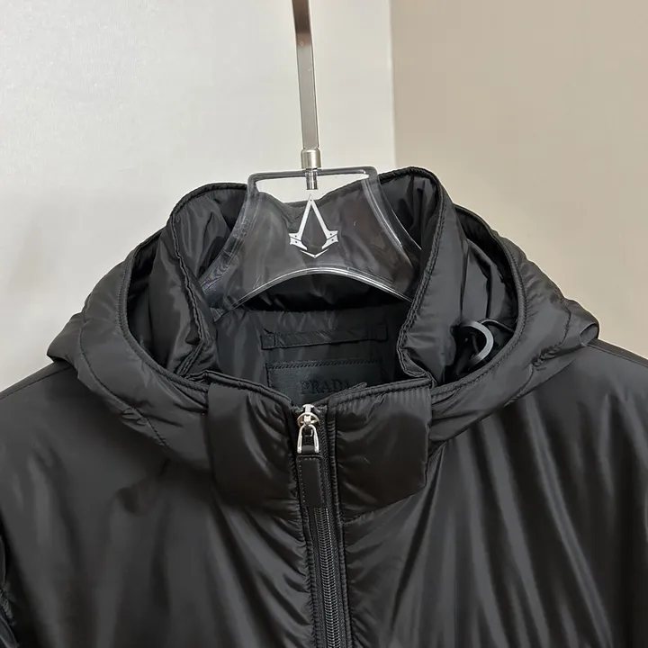 Prada パファージャケット メンズPrada ロゴ パファージャケット