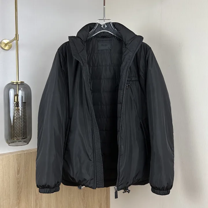 Prada フード付き ダウンジャケット