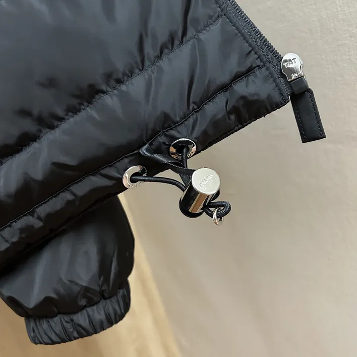 Prada フード付き ダウンジャケット