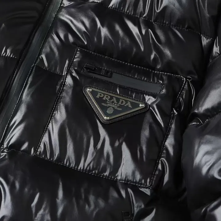 プラダ 三角ロゴ アウター