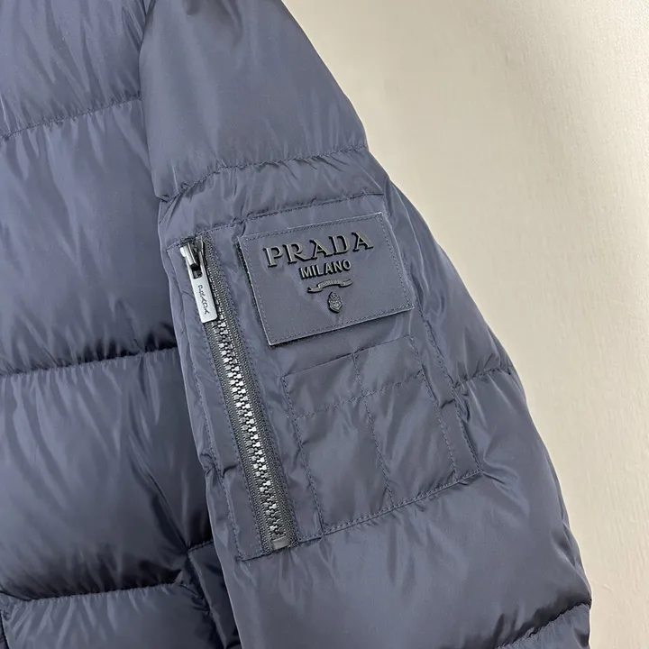 PRADA ショートダウン