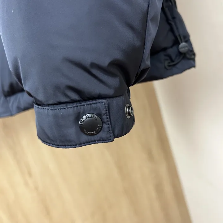 プラダ 暖かい ダウンジャケット