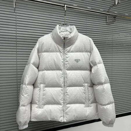 ブランド ダウン 秋冬 コーデ