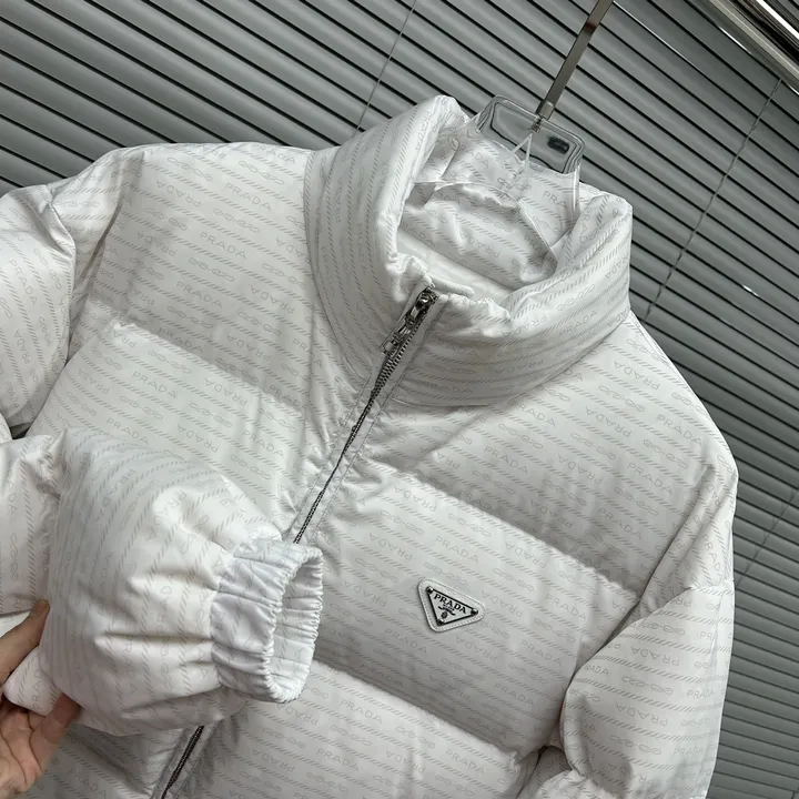 PRADA Re-Nylonダウンジャケット