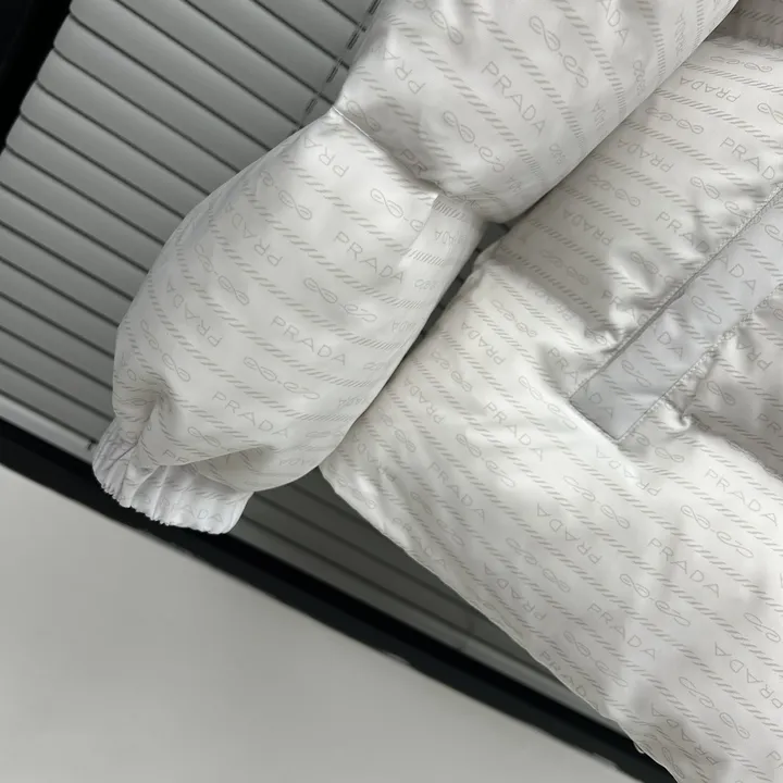 ダウンコート プラダ