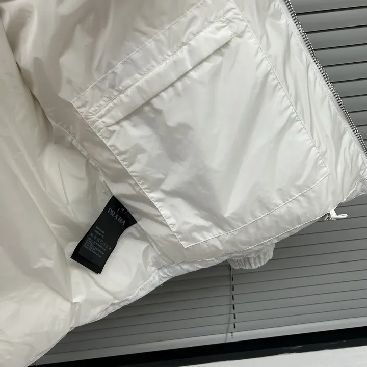 プラダ ナイロン ダウンコート