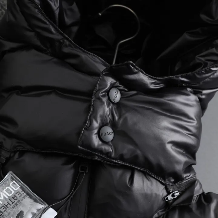 プラダ スタンドカラー ダウンジャケット