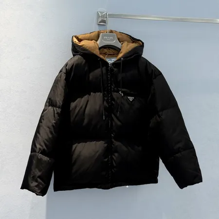 プラダ ロゴ ダウンジャケット