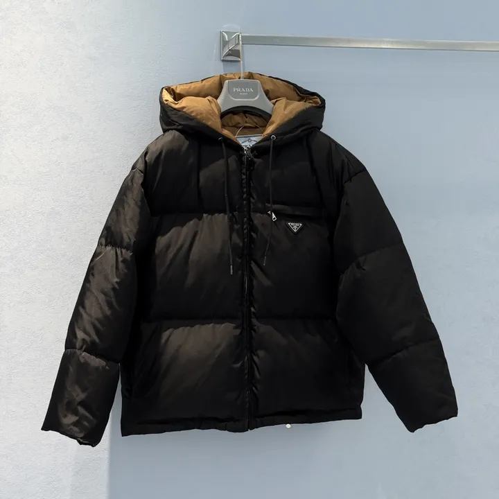 プラダ Re-nylon フード付き ダウンジャケット