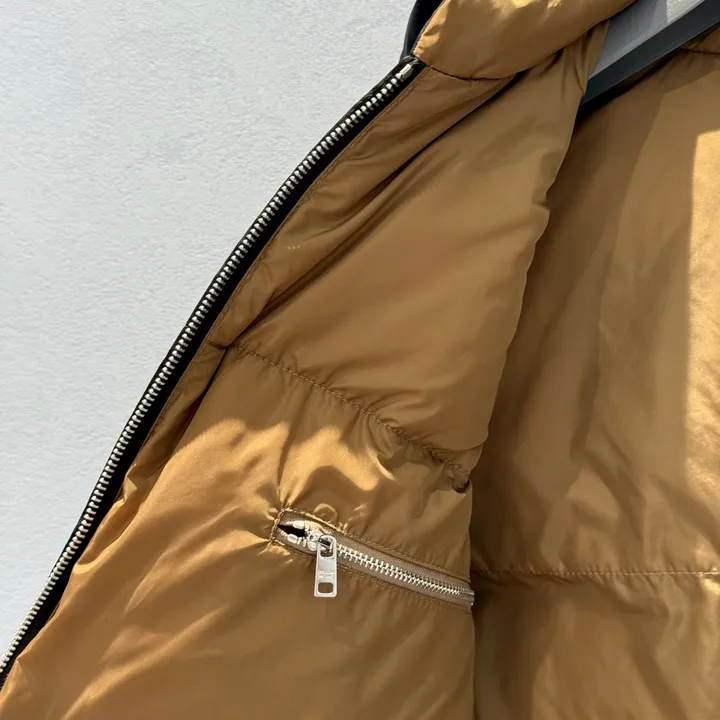 プラダ おしゃれ ダウンジャケット