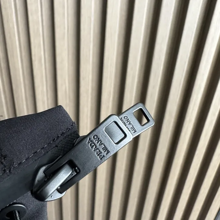 PRADA 高级 ダウン ジャケット