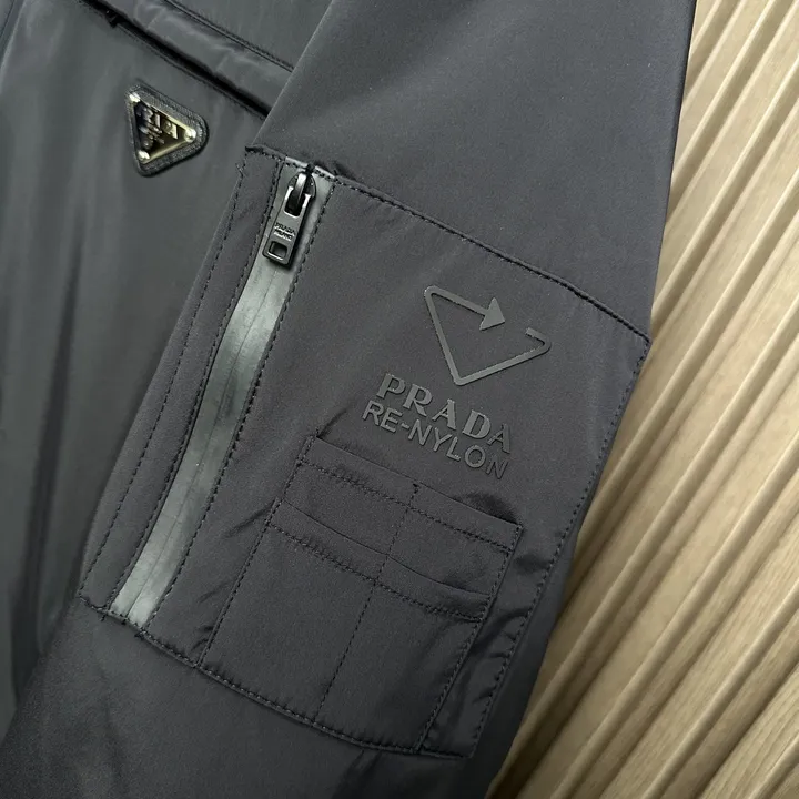 プラダ Re-nylon ダウン メンズ