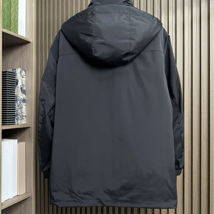 プラダ トライアングルロゴ ダウンジャケット