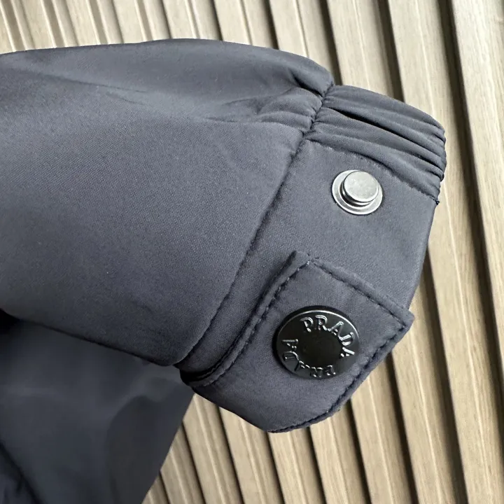 プラダ ブラック ダウンジャケット