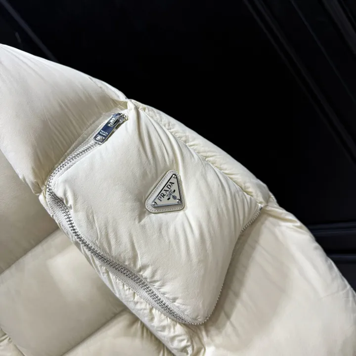 PRADA ダウンジャケットユニセックス