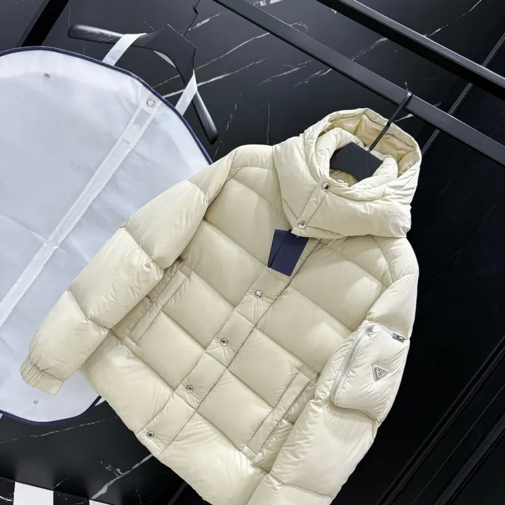PRADA ダウンジャケット ベージュ