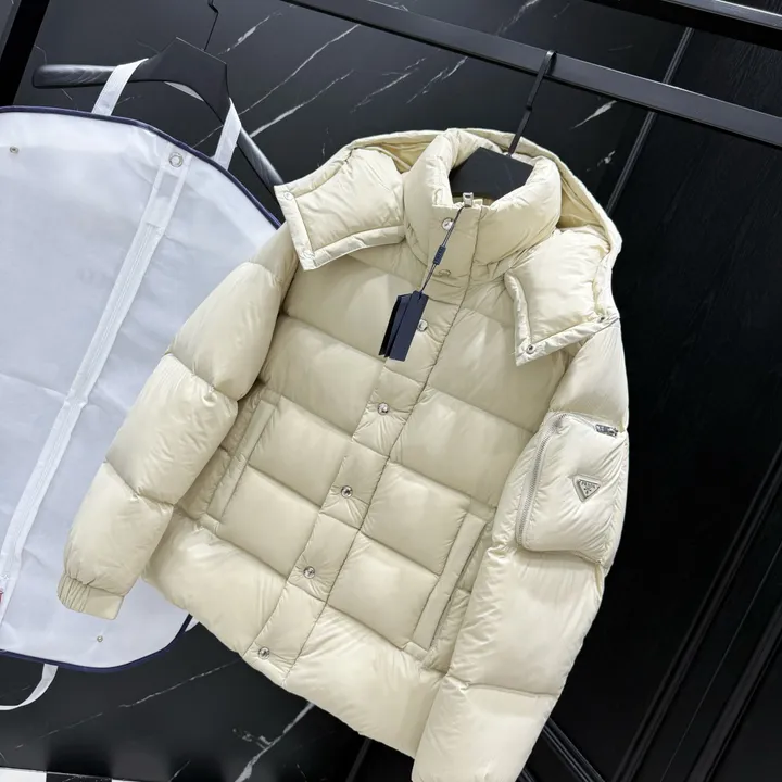 プラダ 秋冬 暖かい ウンコート