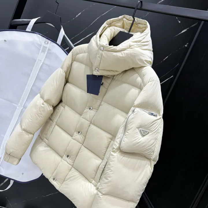 プラダ 冬 ダウンコート