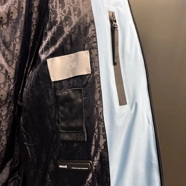 ディオール ライトブルーダウンジャケット