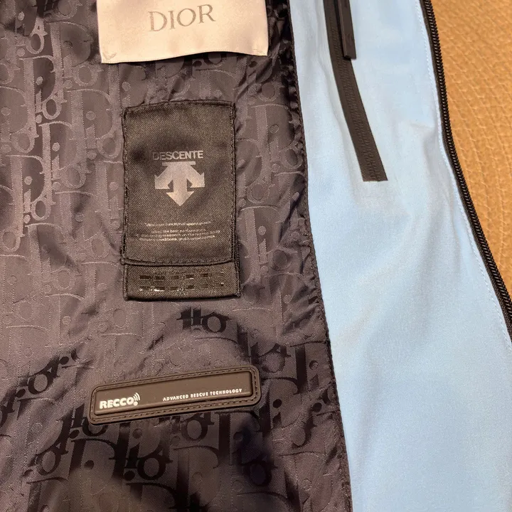 ディオール コラボ スキーダウンジャケット