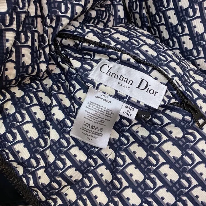 ディオール リバーシブル クロップド ダウンジャケット