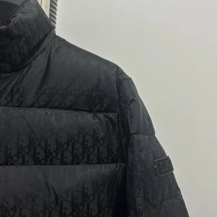 ディオール 軽量 ダウンジャケット