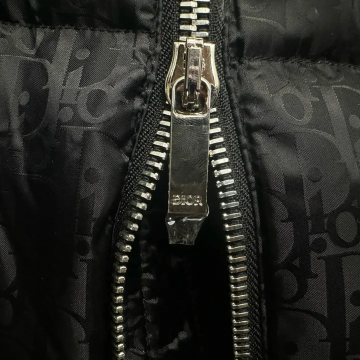 ディオール 軽量 ダウンジャケット