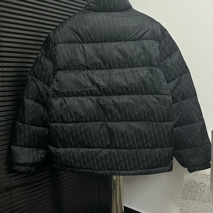 ディオール 軽量 ダウンジャケット