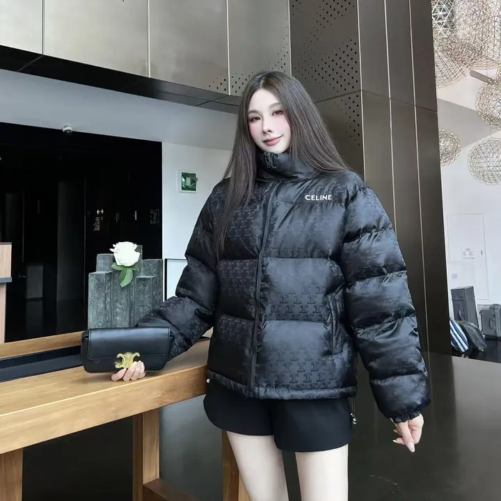 CELINE トリオンフロゴ ダウン