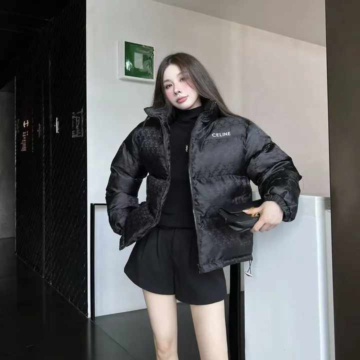 セリーヌ ロゴ ダウンジャケット