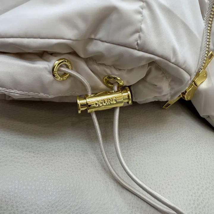 CELINE ダウン ホワイト系