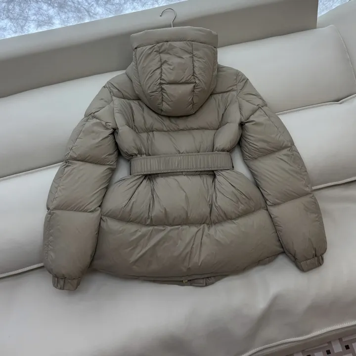 セリーヌ 軽量ナイロンダウンコート