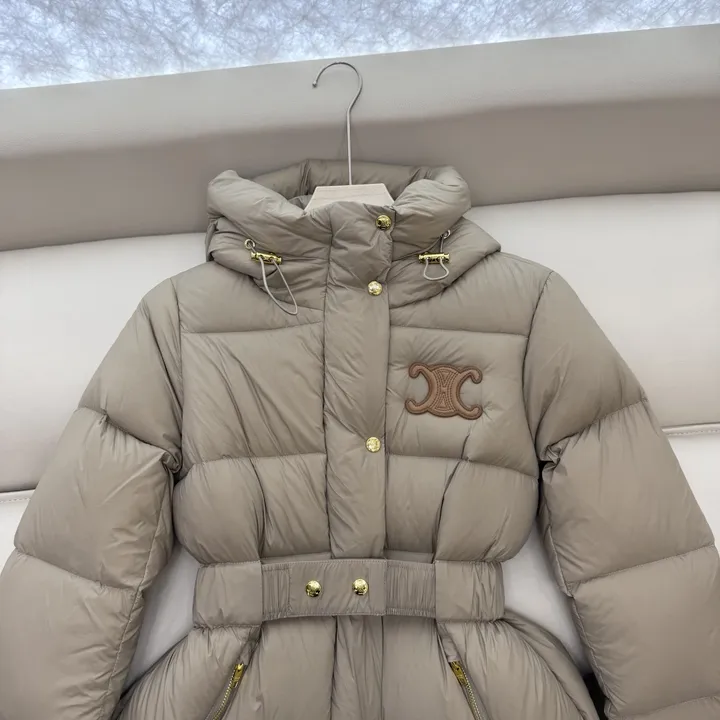 セリーヌ 軽量ナイロンダウンコート