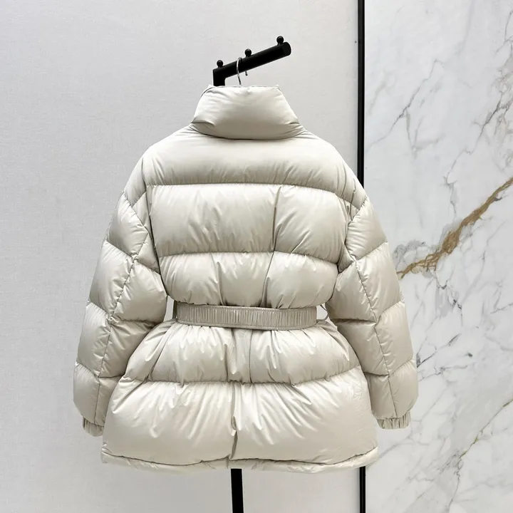 セリーヌ 軽量ナイロンダウンコート