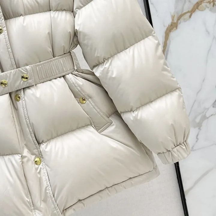 セリーヌ 軽量ナイロンダウンコート