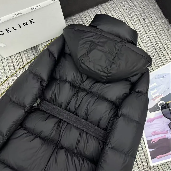 セリーヌ 冬 ダウンコート ブラック