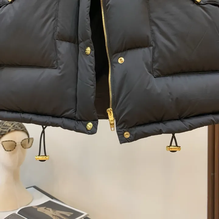 セリーヌ 黒ダウン