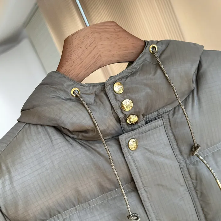 セリーヌ フード付きダウンジャケット