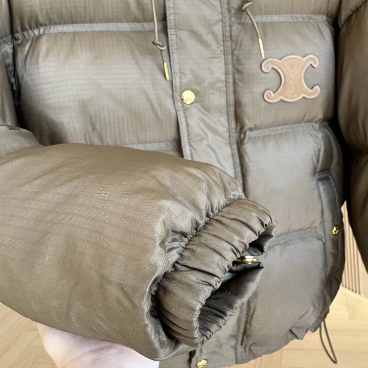 セリーヌ フード付きダウンジャケット