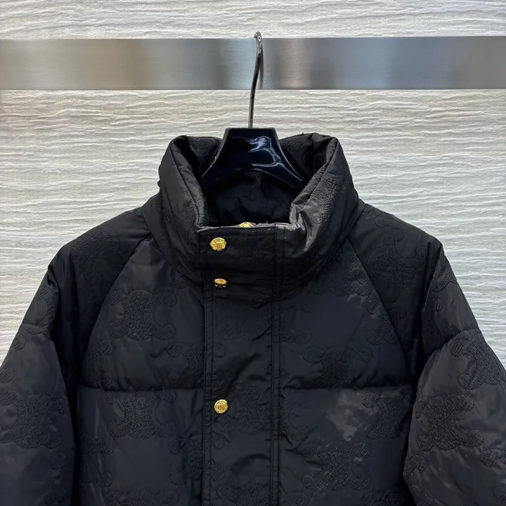 CELINE トリオンフ ロゴ ダウンジャケット