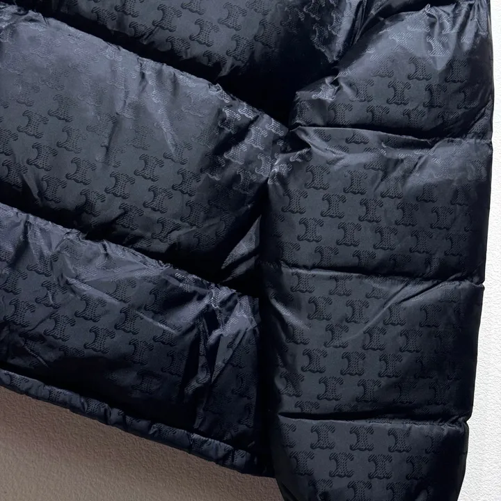 セリーヌ 軽量ナイロン ダウン