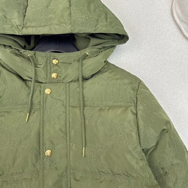 セリーヌ ダウンジャケットグリーン