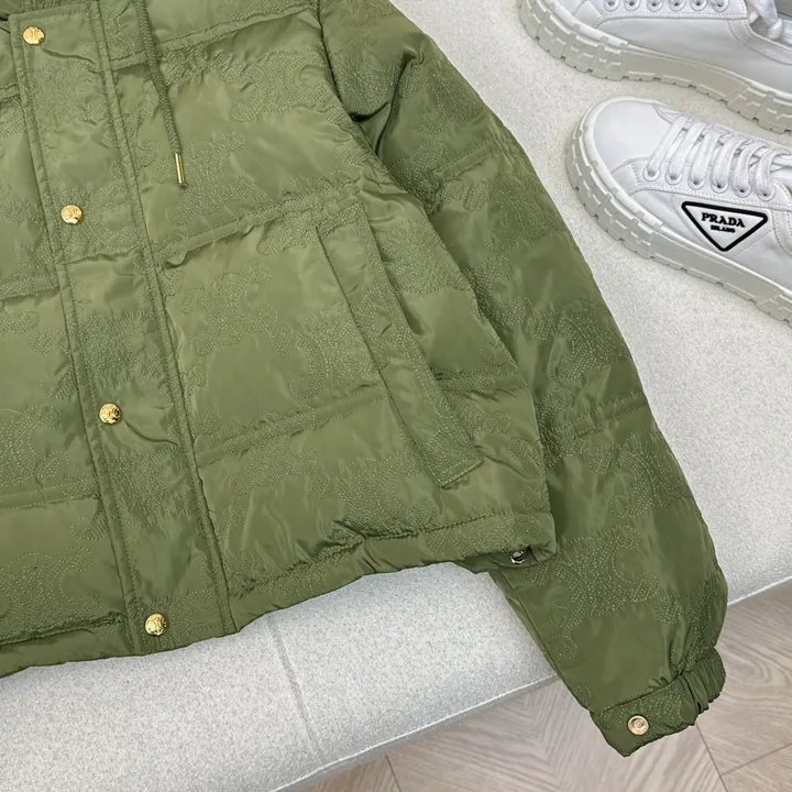 セリーヌ トリオンフ ダウンジャケット