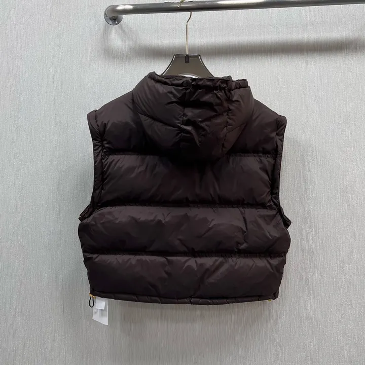 CELINEレディース ダウンベスト