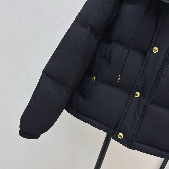 セリーヌ ダウンジャケット軽くて暖かい