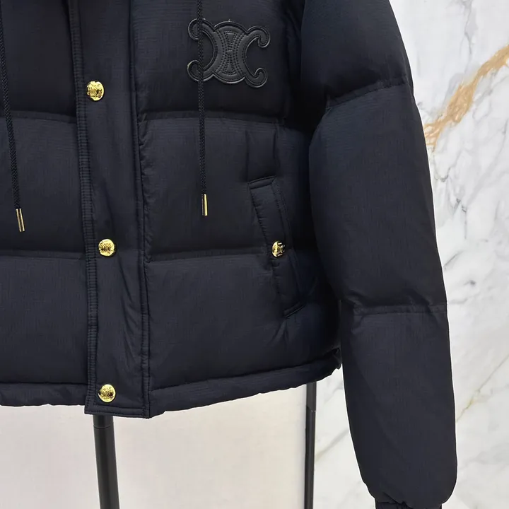 セリーヌ ダウンジャケット軽くて暖かい