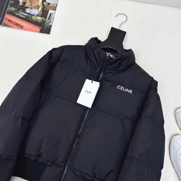 セリーヌ ダウンジャケット 軽量ナイロン