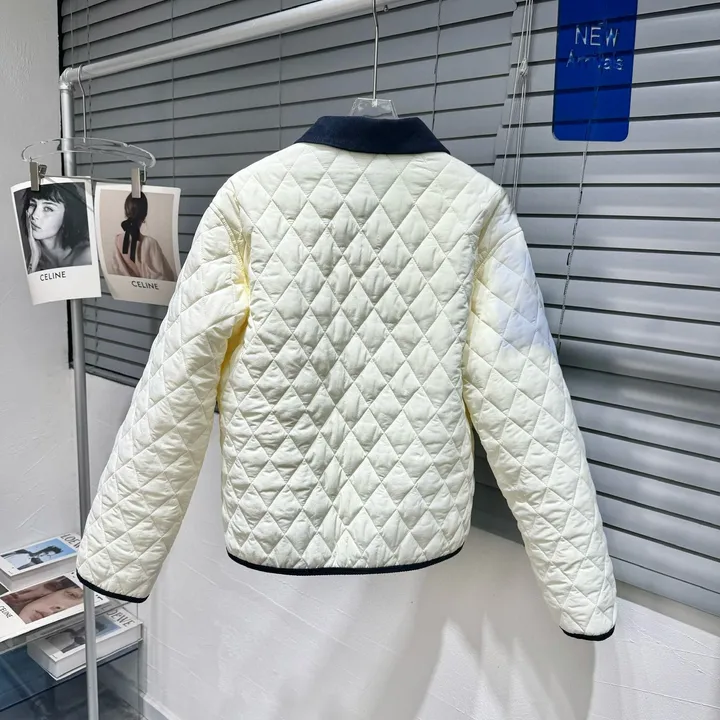 セリーヌ 薄い ダウン